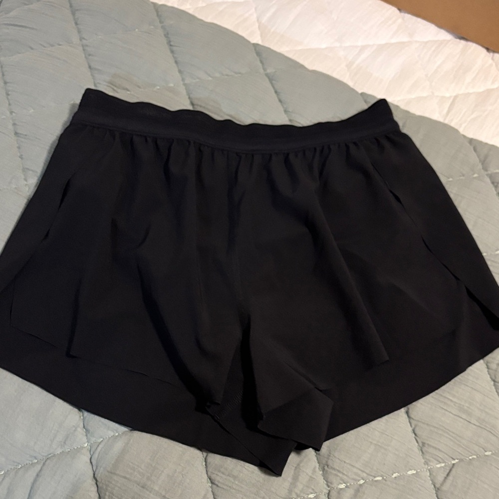 Aritzia Golden Athletic Shorts XS